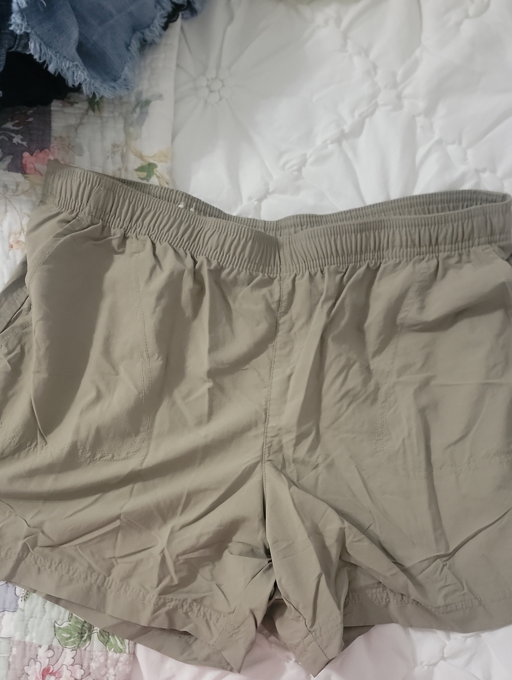Columbia Khaki Elastic Waist Outdoor Shorts